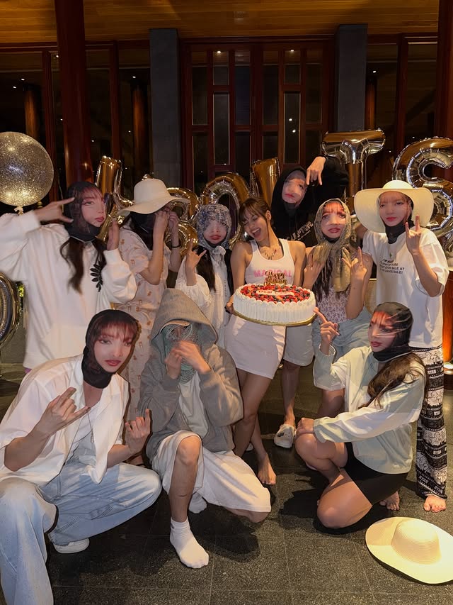 Lisa cứ như thế này thì ai mà chịu nổi!- Ảnh 11.