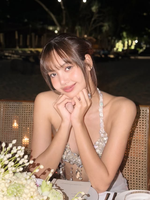 Lisa cứ như thế này thì ai mà chịu nổi!- Ảnh 2.