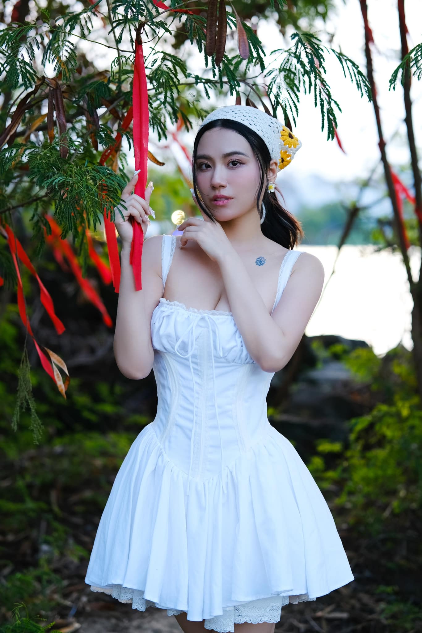 Linh Miu và cú lột xác từ hot girl trong sáng đến "thánh nữ" gợi cảm- Ảnh 12.