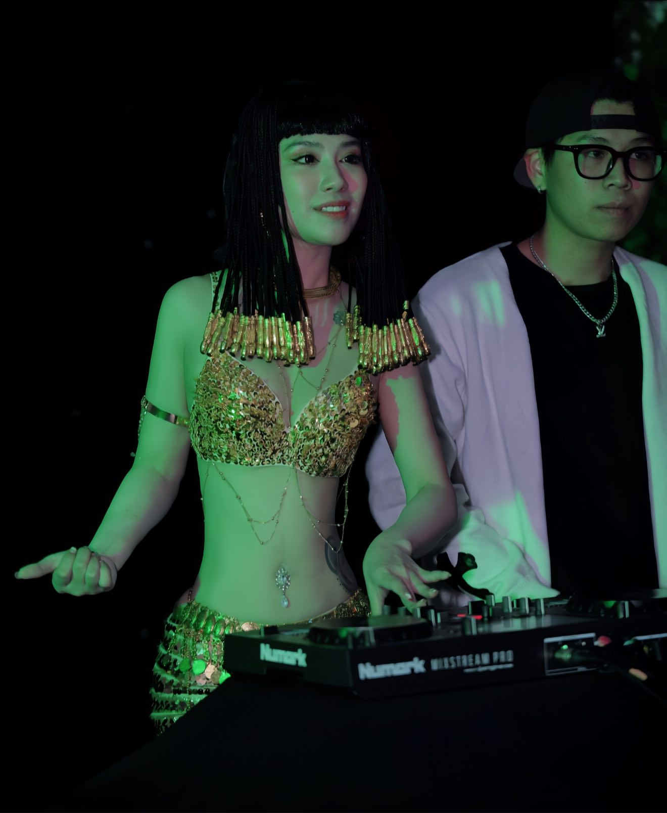 Linh Miu và cú lột xác từ hot girl trong sáng đến "thánh nữ" gợi cảm- Ảnh 11.