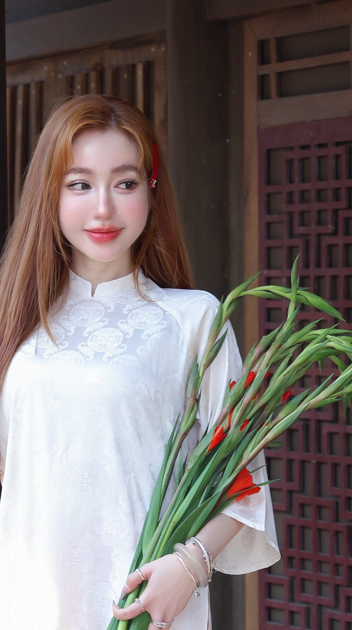 Gia nhập đường đua "đón hè", Elly Trần "hack tuổi", diện bikini cực "nóng" khiến người xem ngây ngất- Ảnh 1.