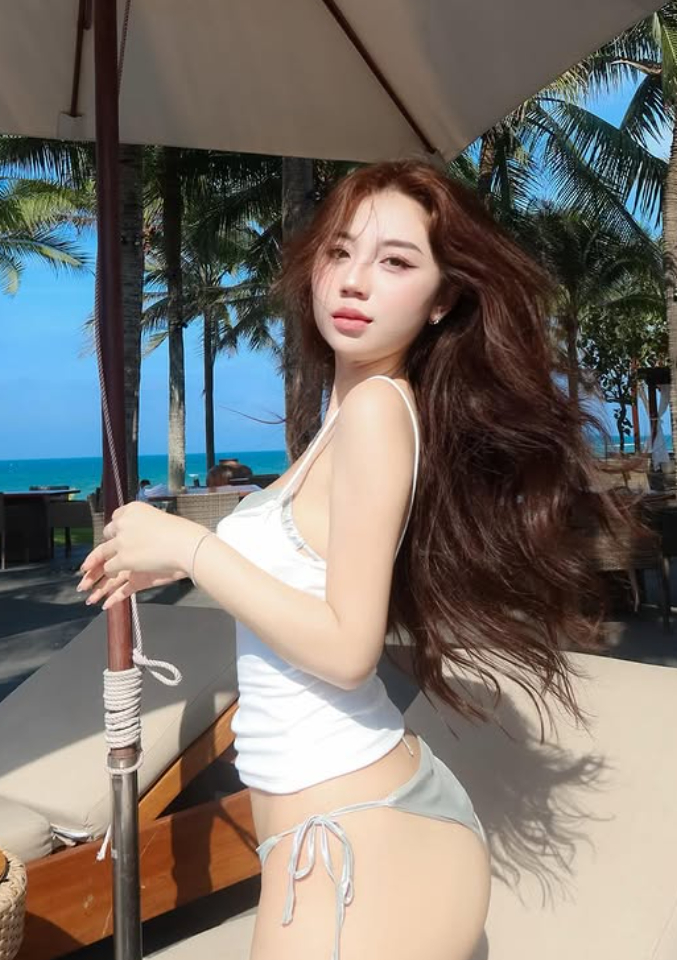 "Nín thở" trước màn tạo dáng "cong vút" của hot girl hơn 200.000 follow- Ảnh 3.