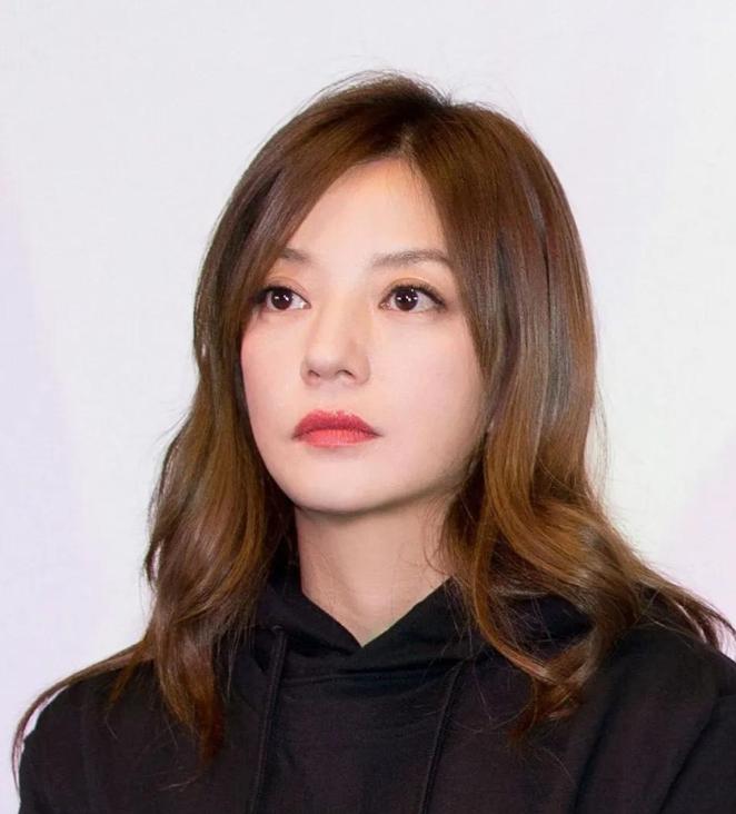 Nữ diễn viên phim giờ vàng bị cấm sóng vô thời hạn: 48 bộ phim bị xoá sổ, 1.900 tỷ biến mất sau 1 đêm- Ảnh 1.