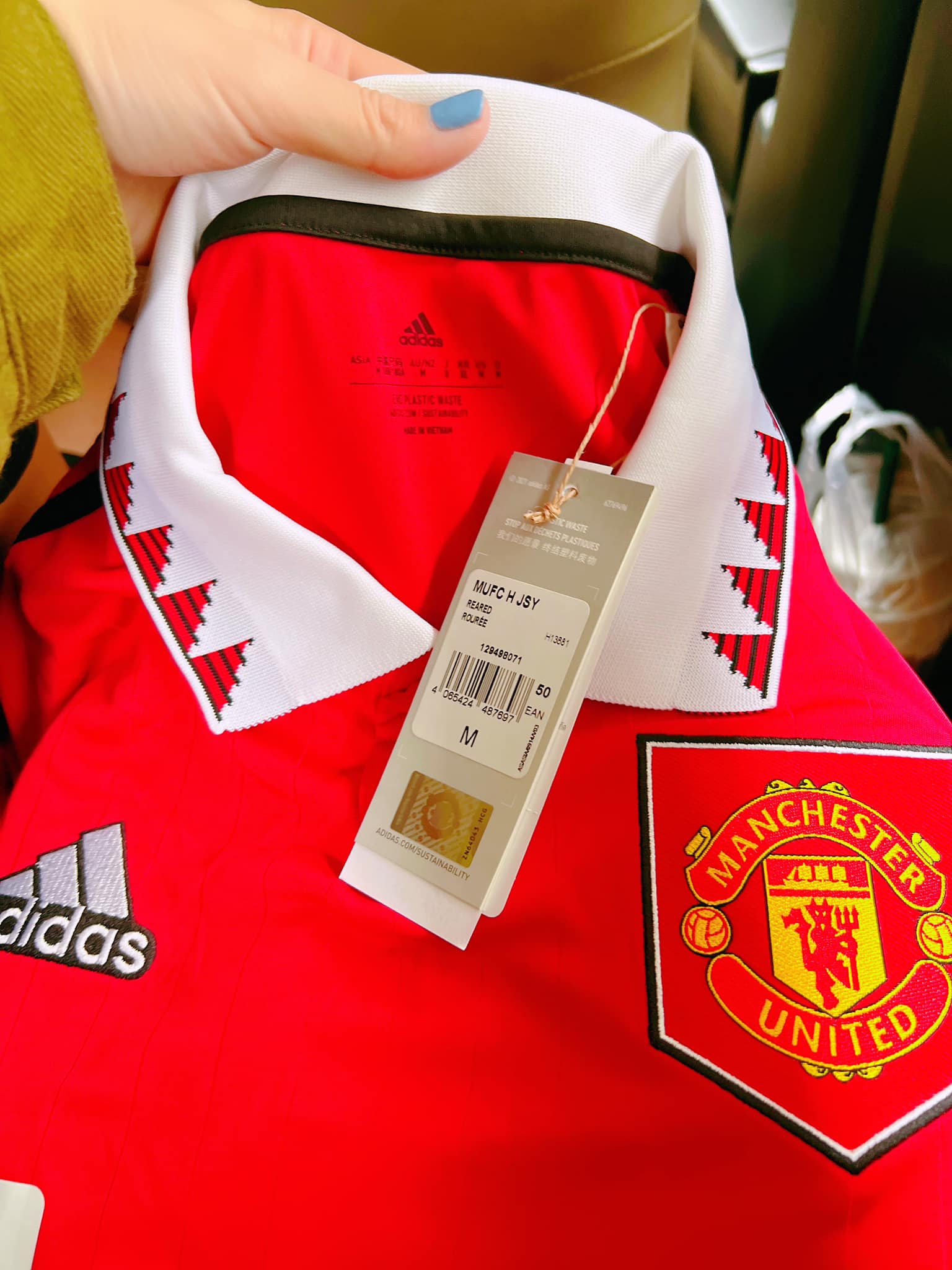 Fan girl MU khoe dáng táo bạo, đăng một bức ảnh duy nhất cũng khiến người xem phải thốt lên hai từ "dân chơi"- Ảnh 1.