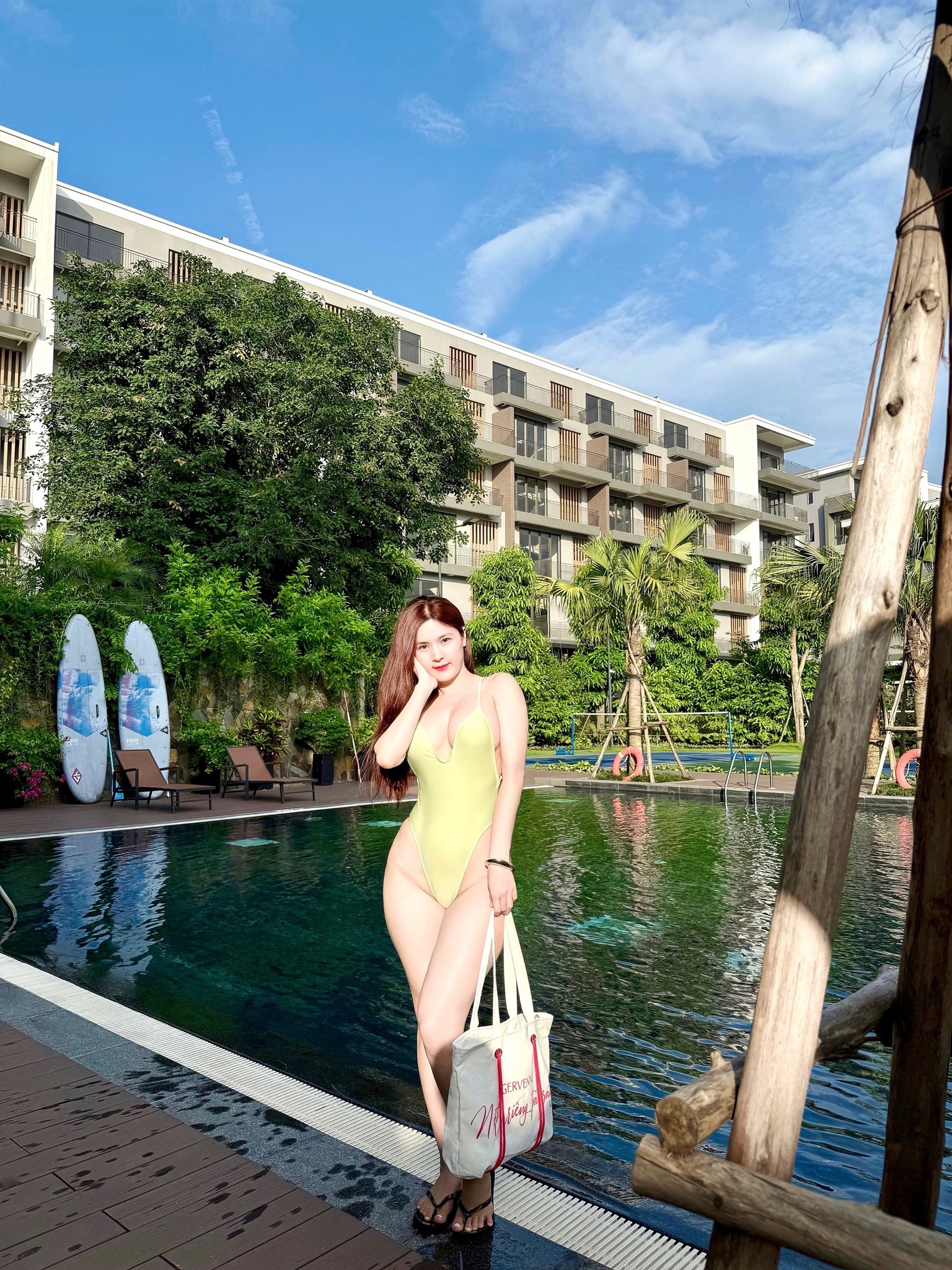 Fan girl MU khoe dáng táo bạo, đăng một bức ảnh duy nhất cũng khiến người xem phải thốt lên hai từ "dân chơi"- Ảnh 5.