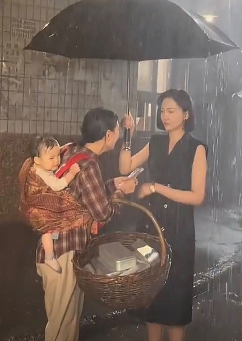 Nữ diễn viên bị sàm sỡ- Ảnh 5.