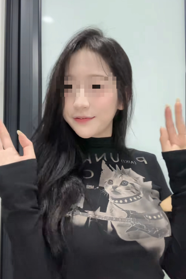 Hồn nhiên "nhảy tưng tưng" trước camera, nữ TikToker nhận "gáo nước lạnh" từ CĐM- Ảnh 6.