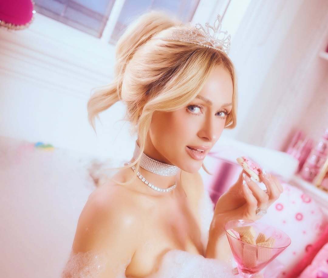 Paris Hilton gây sốc với ảnh phòng tắm "không mảnh vải", lần đầu nói về nỗi đau scandal ngày nào- Ảnh 5.