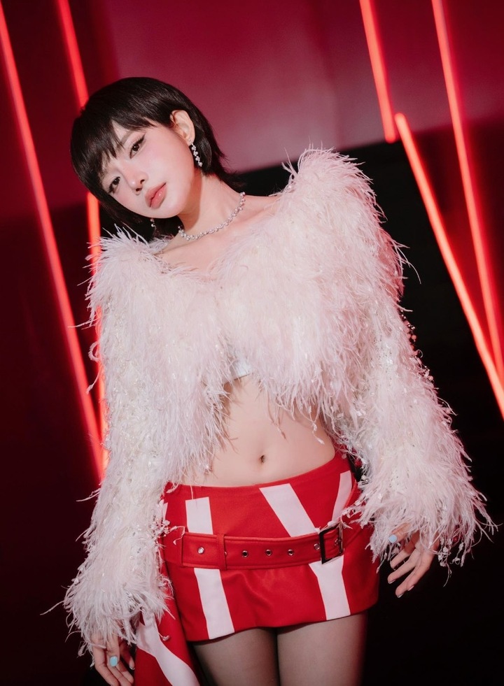 Nhan sắc thời chưa nổi tiếng của "chị Bờ Vai" bất ngờ gây sốt trở lại- Ảnh 10.