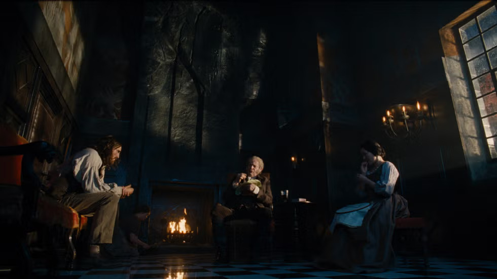 Giải mã 9 chi tiết ẩn trong Đồi Gió Hú: Phòng ngủ mang màu da nữ chính, tại sao bức tường lại "đổ mồ hôi"?- Ảnh 2.