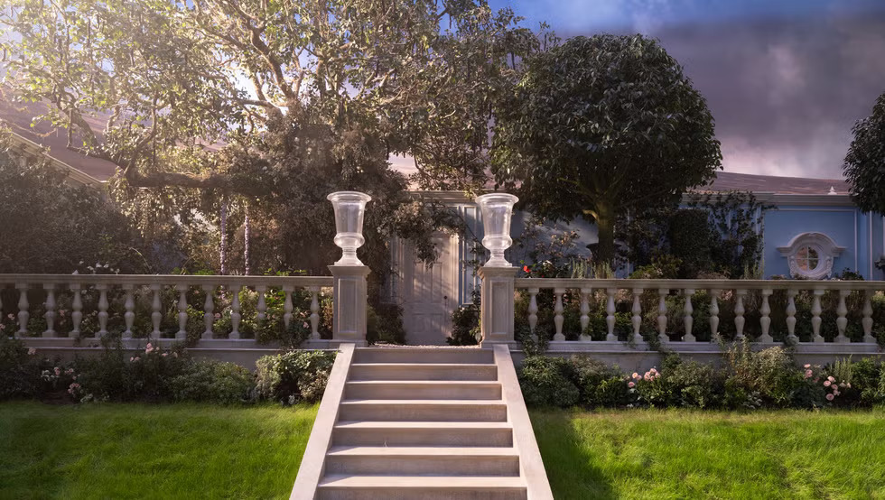 Giải mã 9 chi tiết ẩn trong Đồi Gió Hú: Phòng ngủ mang màu da nữ chính, tại sao bức tường lại "đổ mồ hôi"?- Ảnh 9.