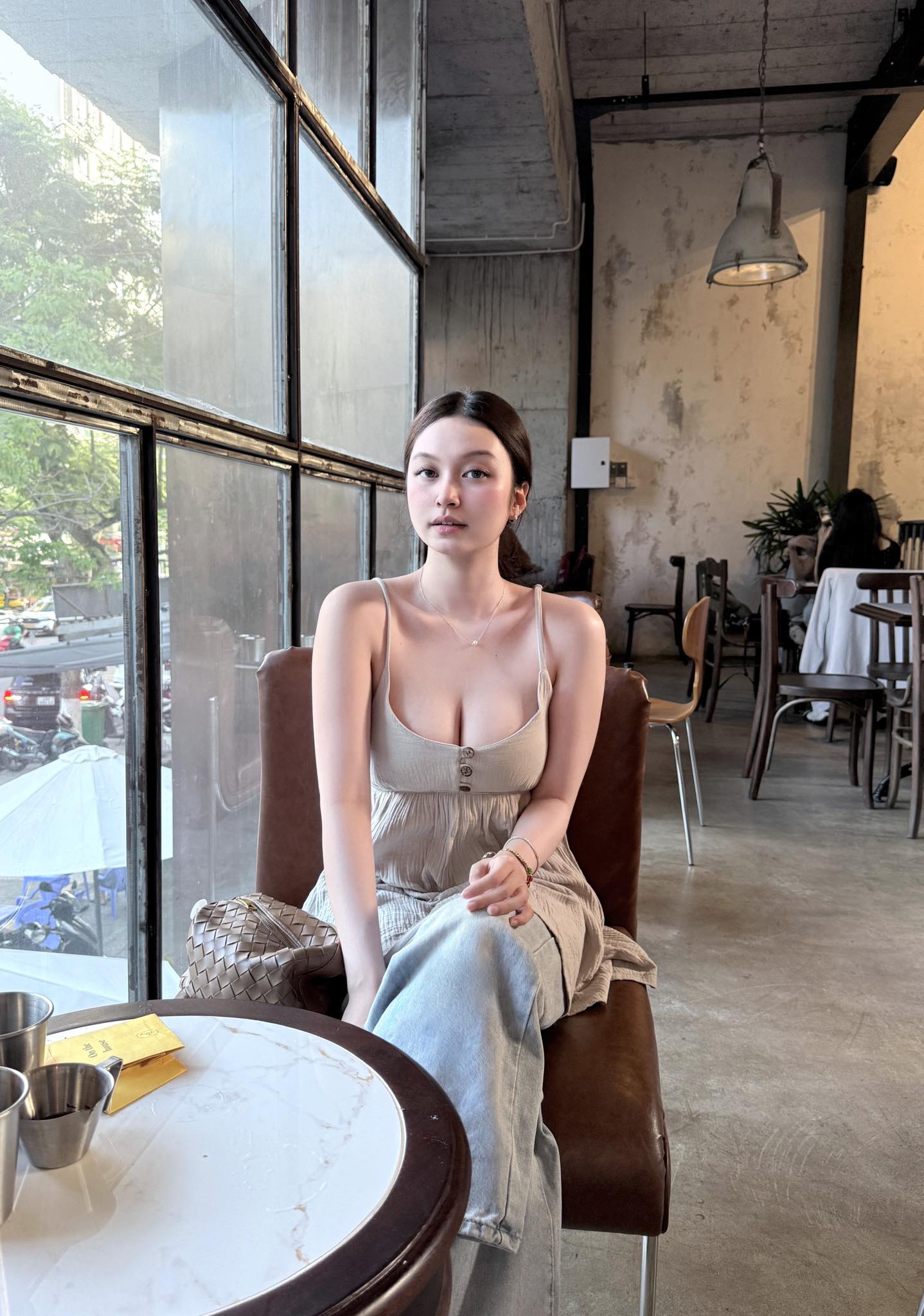 Danh tính gái xinh khiến fan vừa ngắm đã xuất khẩu thành thơ, loạt ảnh xem là thấy yêu đời!- Ảnh 2.