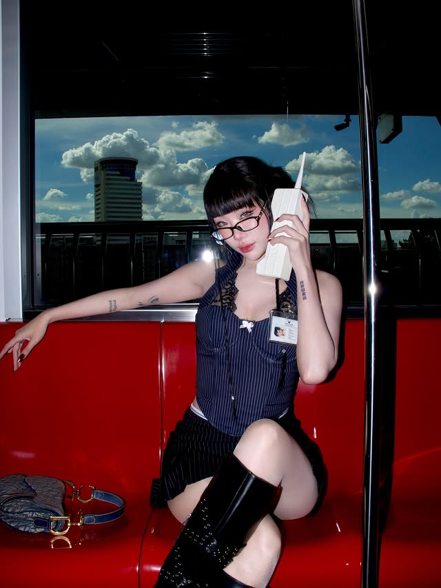 Chụp ảnh trên tàu điện, hot girl bất ngờ viral nhờ phong cách giống hệt nhân vật game- Ảnh 4.