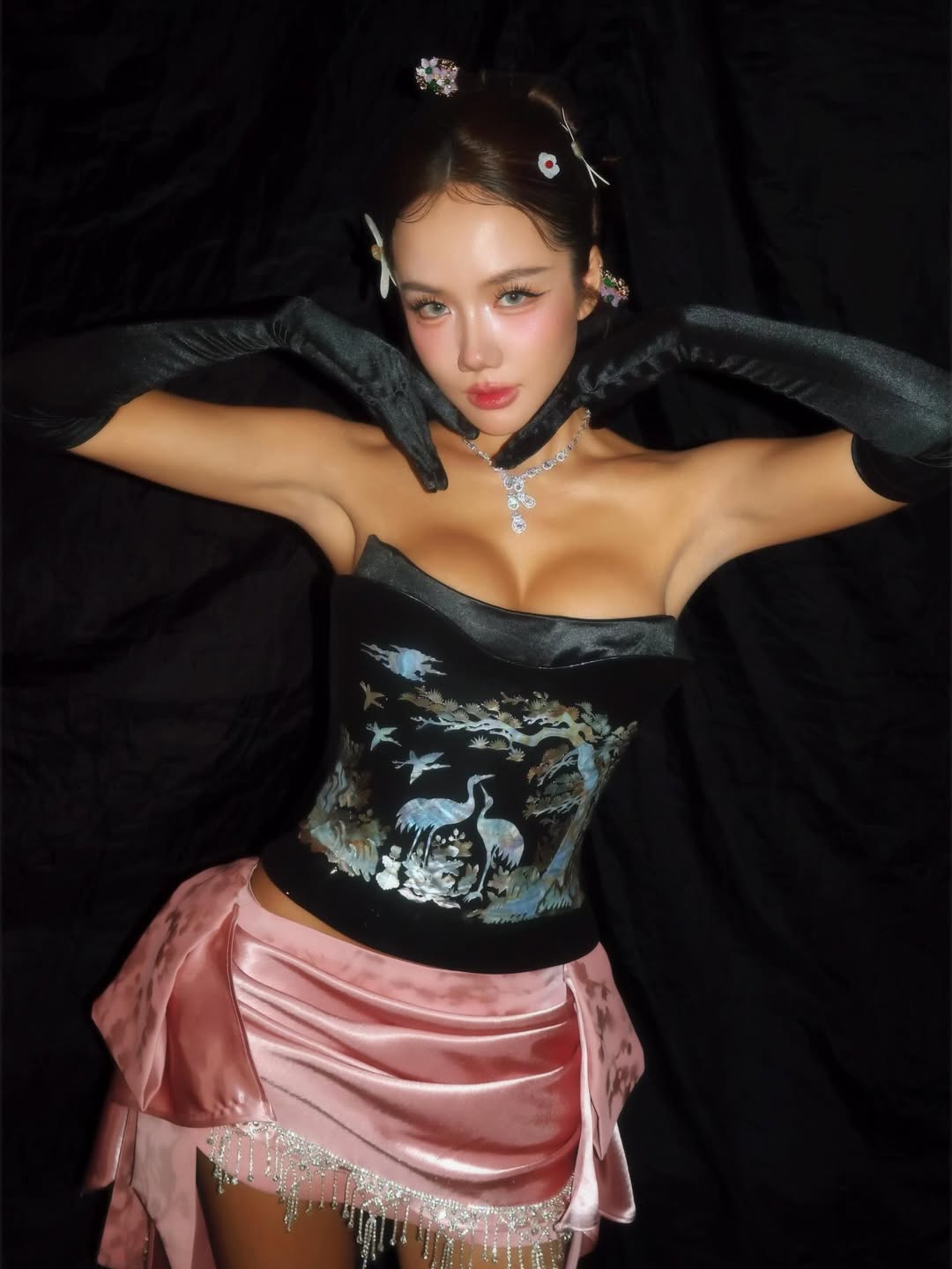 "Vợ quốc dân" Phương Ly tự tung ảnh hot, đường cong cực nét, "đốt mắt" người nhìn- Ảnh 1.