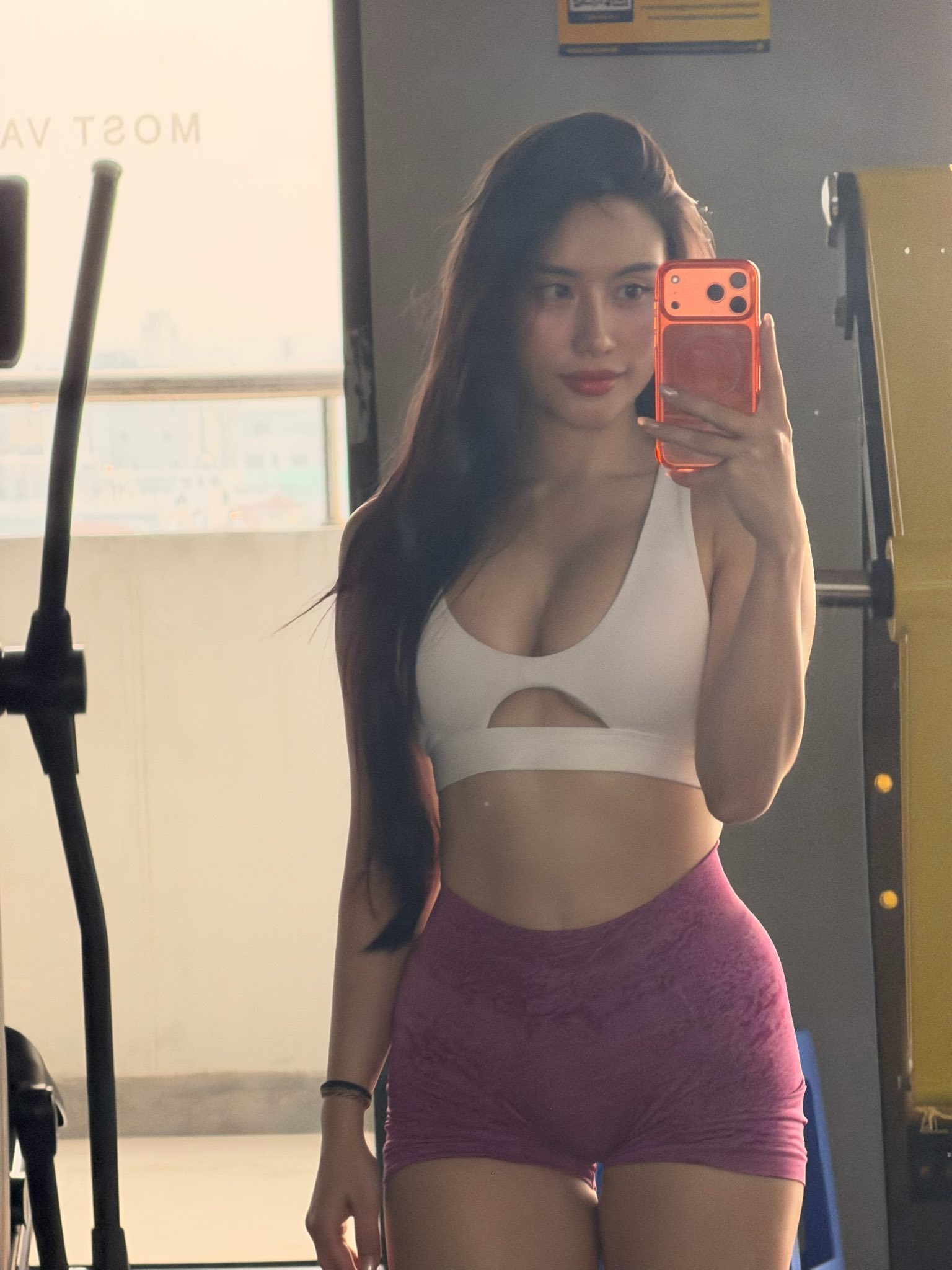 Bạn thân Lê Bống "khoe" thành tựu giữ dáng, sau Tết vẫn tự tin diện đồ hở eo- Ảnh 6.