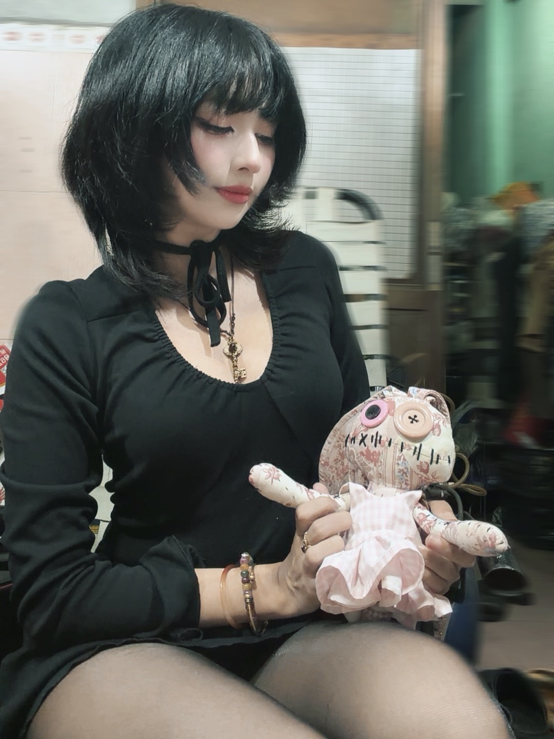 Đăng ảnh xem tarot nhưng hot girl Mercury Nguyen lại khiến dân mạng "không thể rời mắt"- Ảnh 1.