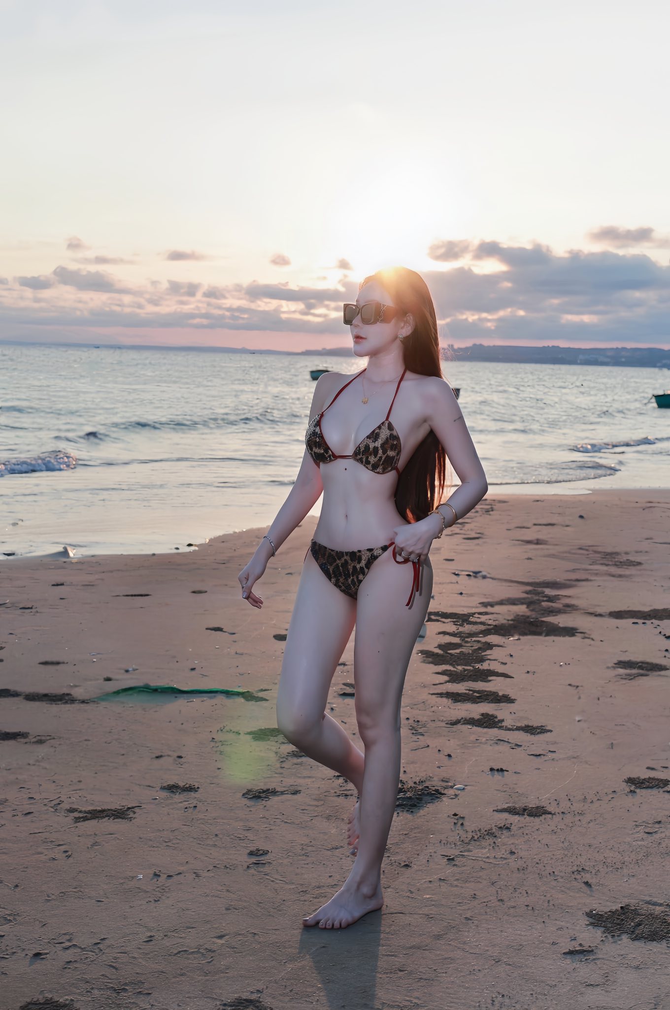 Khởi động đường đua mùa hè, hot girl xinh đẹp tung bộ ảnh "quyến rũ" khiến anh em choáng váng- Ảnh 1.