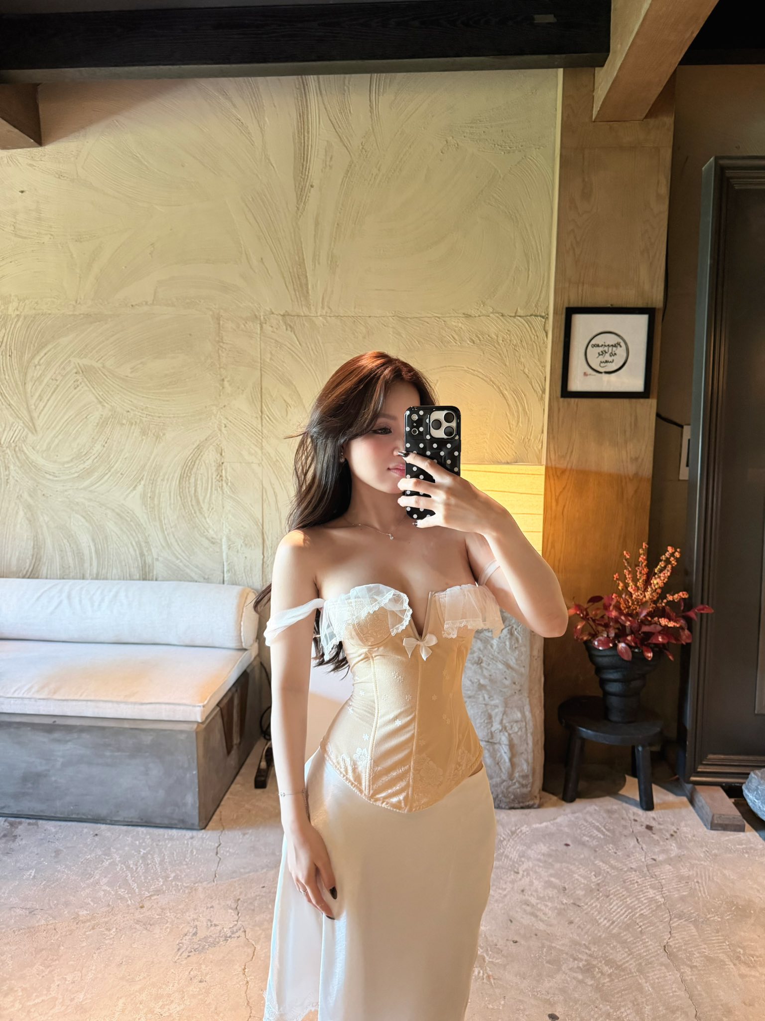 Tự tin thả dáng dịp 8/3, có lẽ hot girl này chính là bông hoa đẹp nhất- Ảnh 2.