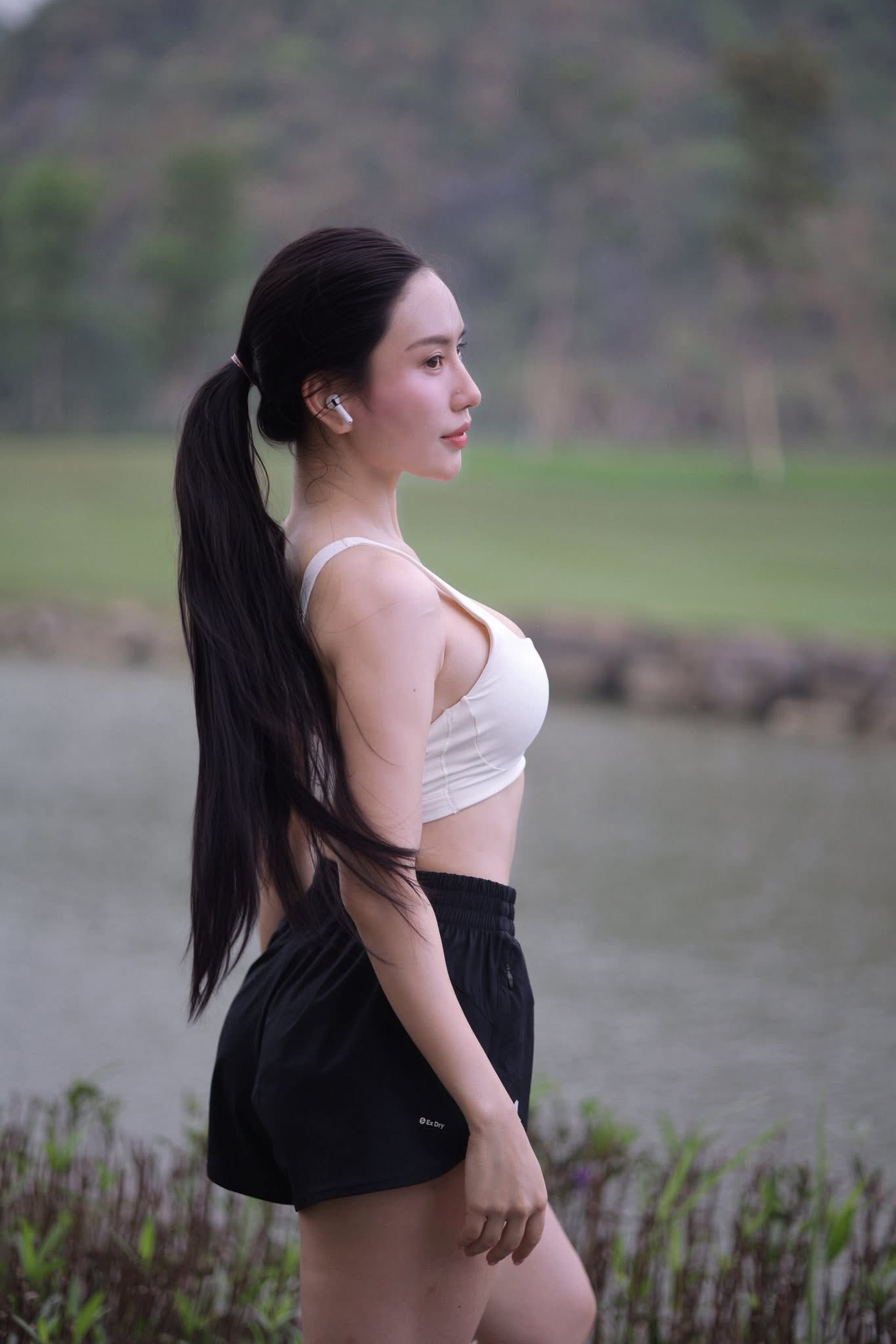 "Đổi cảnh" để chạy bộ, hot girl "bạn thân" Lê Bống tiếp tục gây thương nhớ với vóc dáng quá ấn tượng- Ảnh 6.
