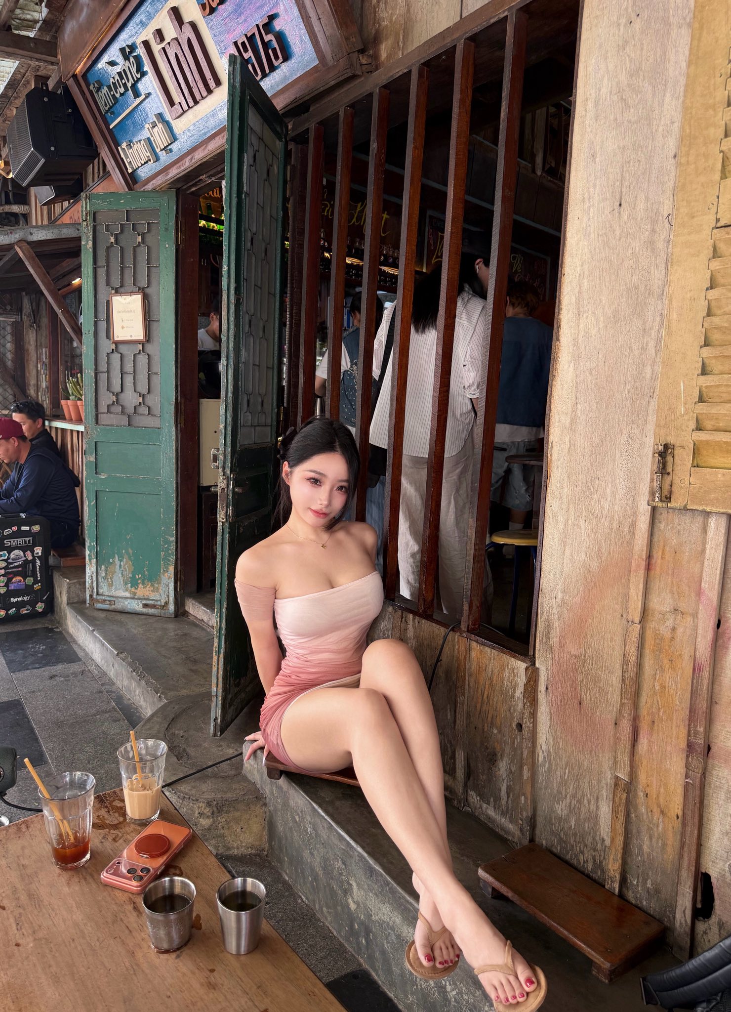 Bất ngờ xuất hiện ở Việt Nam, idol 2.7 triệu follow khiến dân tình "chao đảo"- Ảnh 2.