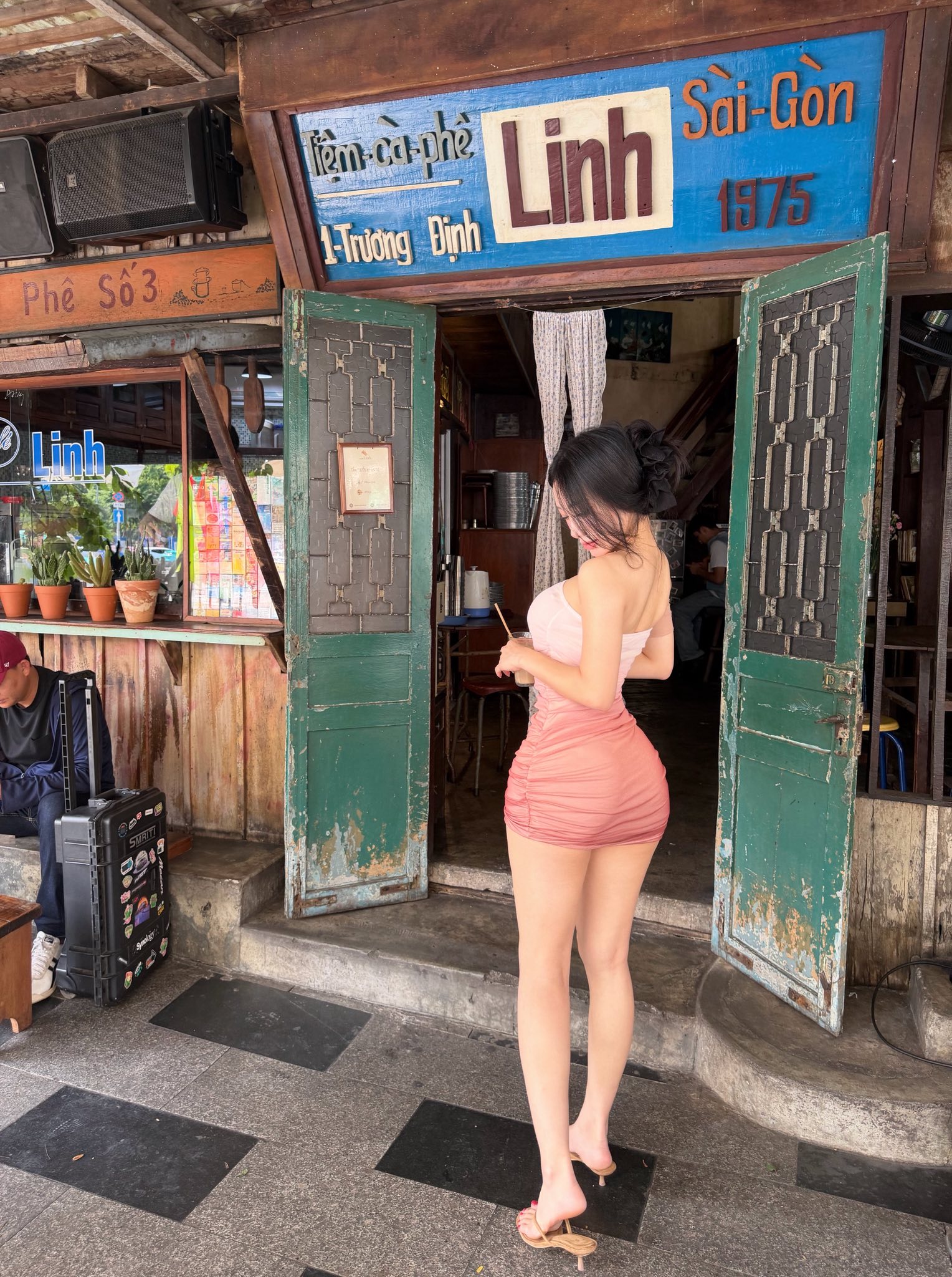 Bất ngờ xuất hiện ở Việt Nam, idol 2.7 triệu follow khiến dân tình "chao đảo"- Ảnh 4.