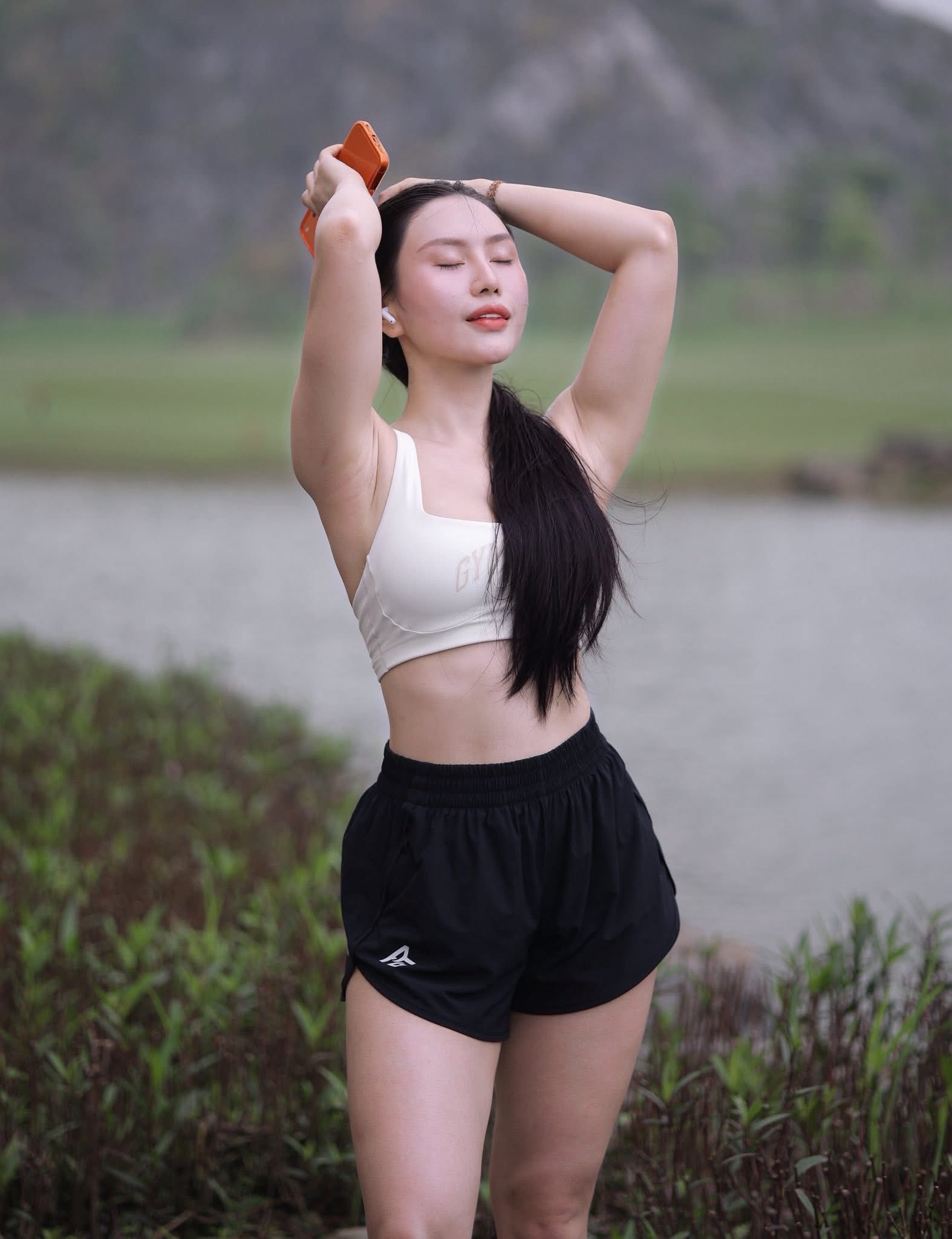 "Đổi cảnh" để chạy bộ, hot girl "bạn thân" Lê Bống tiếp tục gây thương nhớ với vóc dáng quá ấn tượng- Ảnh 4.