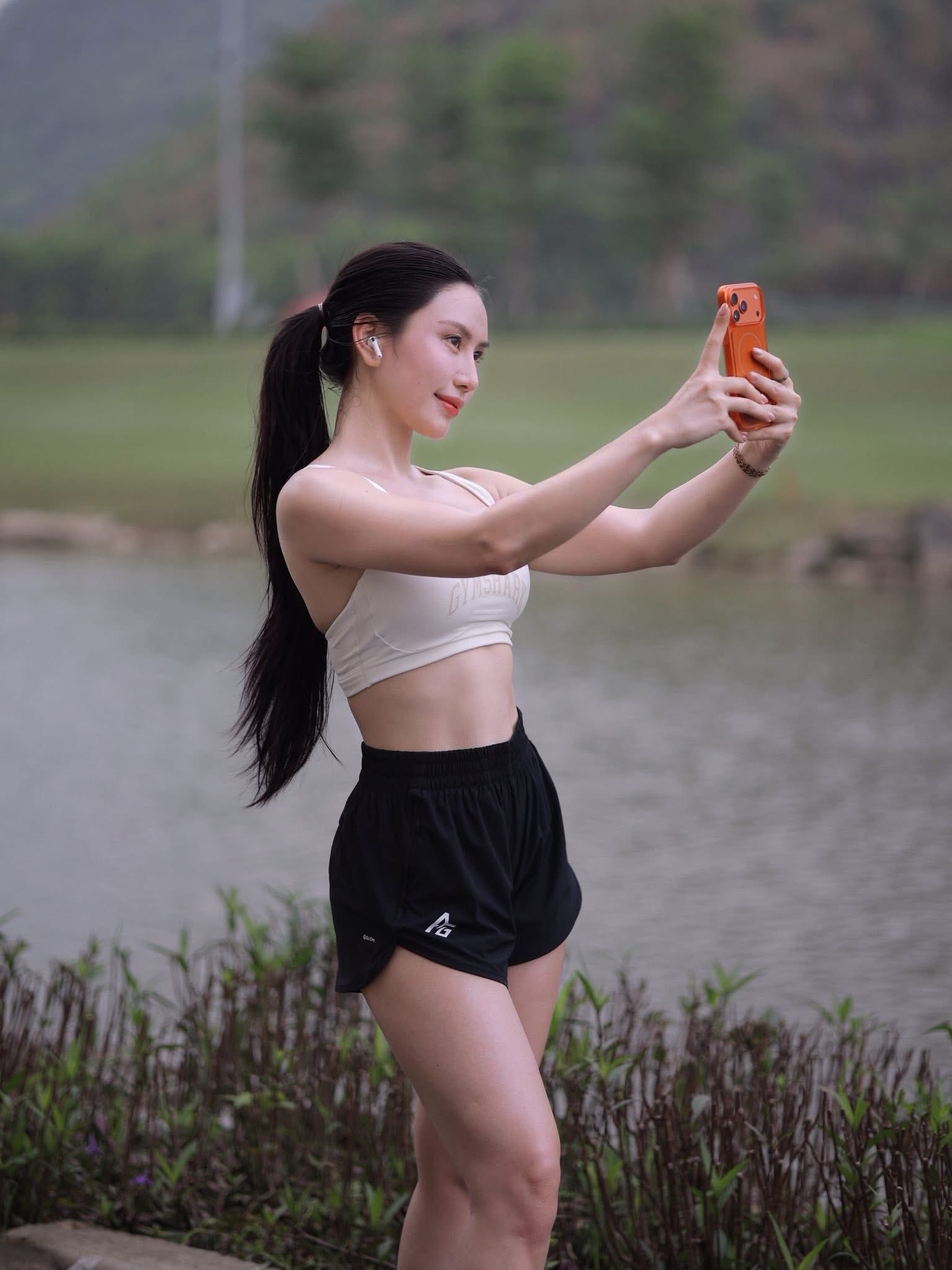 "Đổi cảnh" để chạy bộ, hot girl "bạn thân" Lê Bống tiếp tục gây thương nhớ với vóc dáng quá ấn tượng- Ảnh 5.