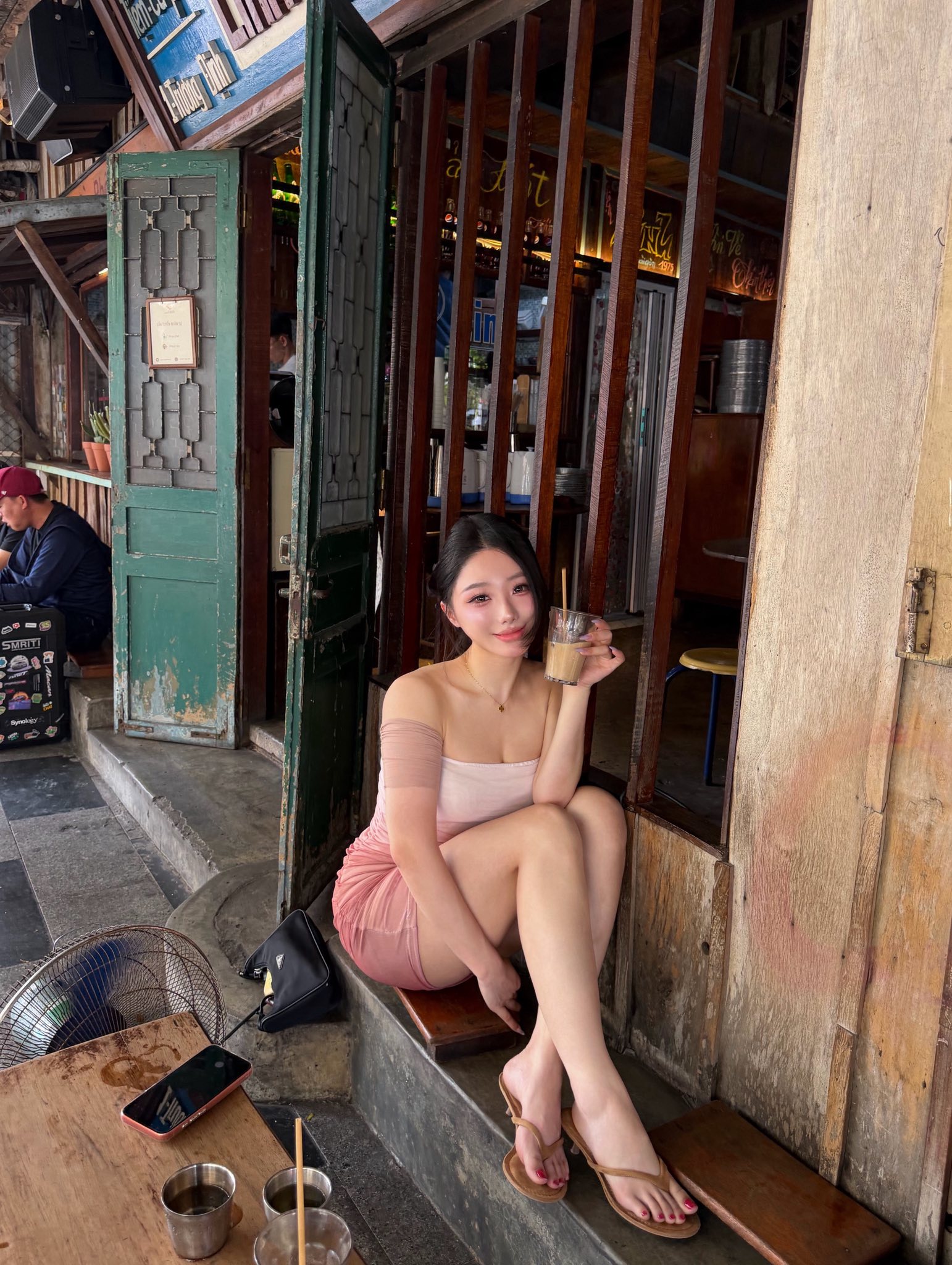 Bất ngờ xuất hiện ở Việt Nam, idol 2.7 triệu follow khiến dân tình "chao đảo"- Ảnh 6.