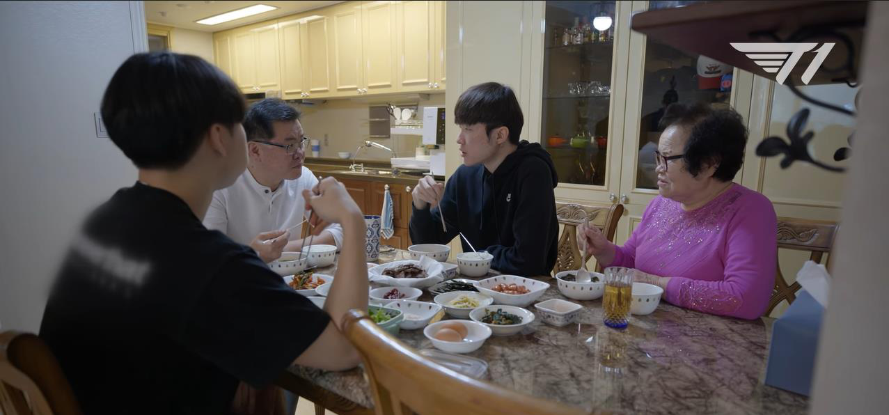 Faker nhận định một điều "thô nhưng thật" về chính bản thân- Ảnh 2.