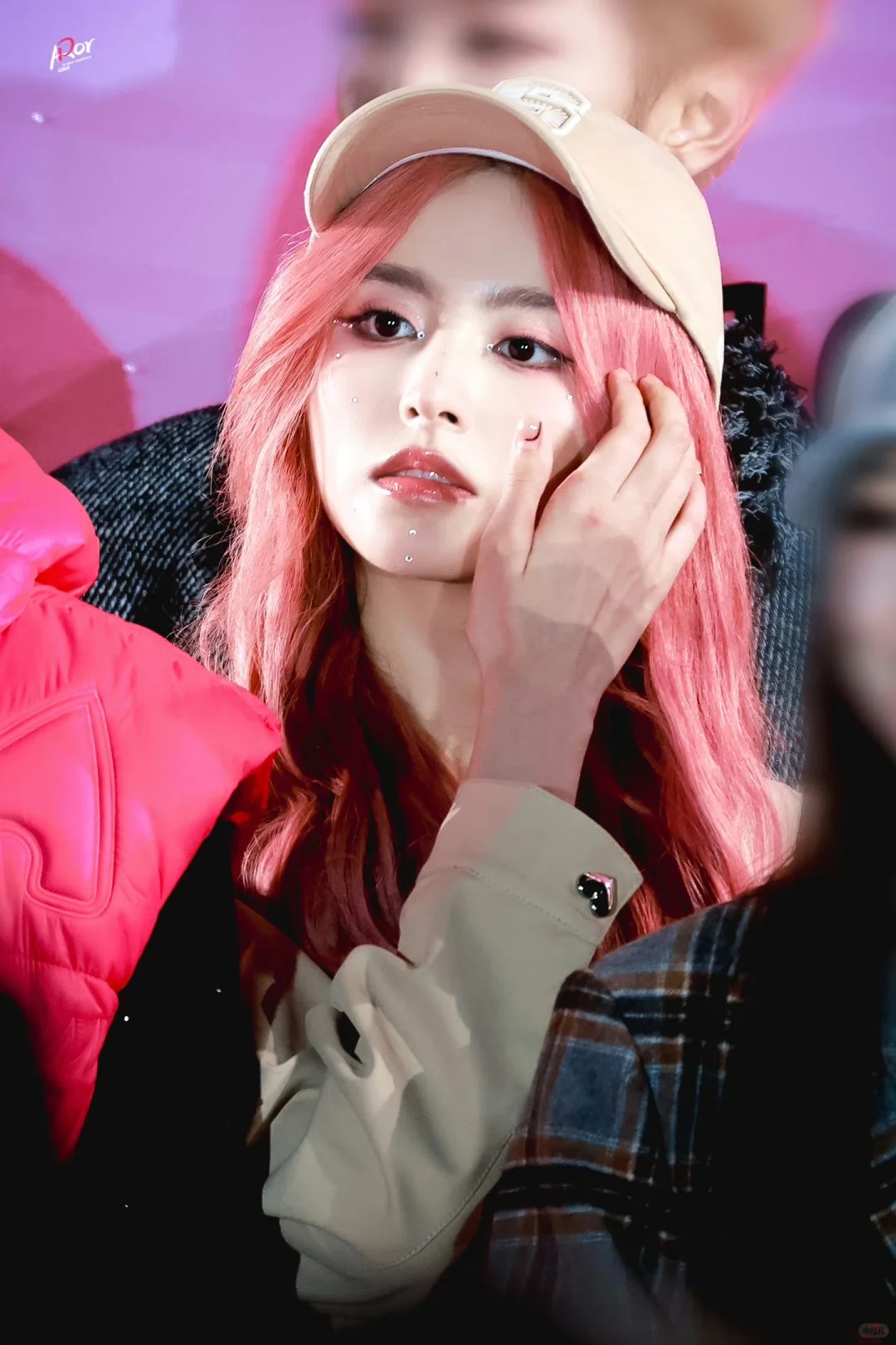 Mỹ nữ gen Z có visual đắt giá nhất showbiz nay thần kinh bất ổn, livestream cầu cứu còn cạo trọc đầu gây sốc hậu giải nghệ- Ảnh 12.