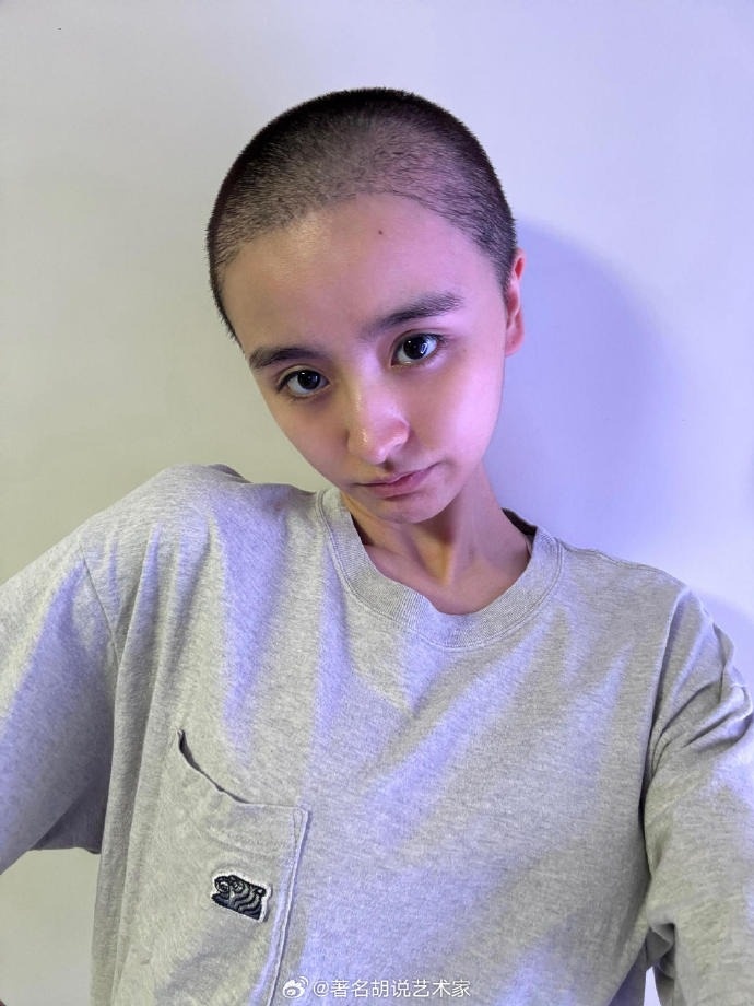 Mỹ nữ gen Z có visual đắt giá nhất showbiz nay thần kinh bất ổn, livestream cầu cứu còn cạo trọc đầu gây sốc hậu giải nghệ- Ảnh 4.