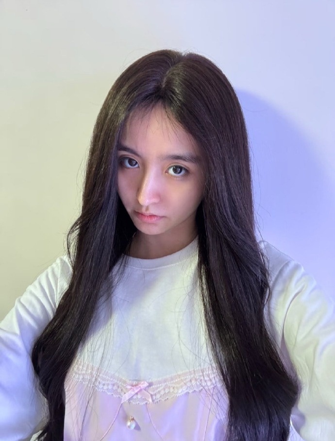 Mỹ nữ gen Z có visual đắt giá nhất showbiz nay thần kinh bất ổn, livestream cầu cứu còn cạo trọc đầu gây sốc hậu giải nghệ- Ảnh 6.