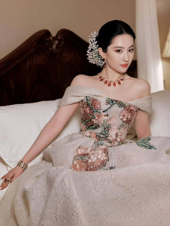 Clip năm 2009 đã dự báo trước về độ hot của Lưu Diệc Phi, mỹ nhân 22 tuổi vươn mình một bước thành "thần tiên tỷ tỷ"- Ảnh 9.