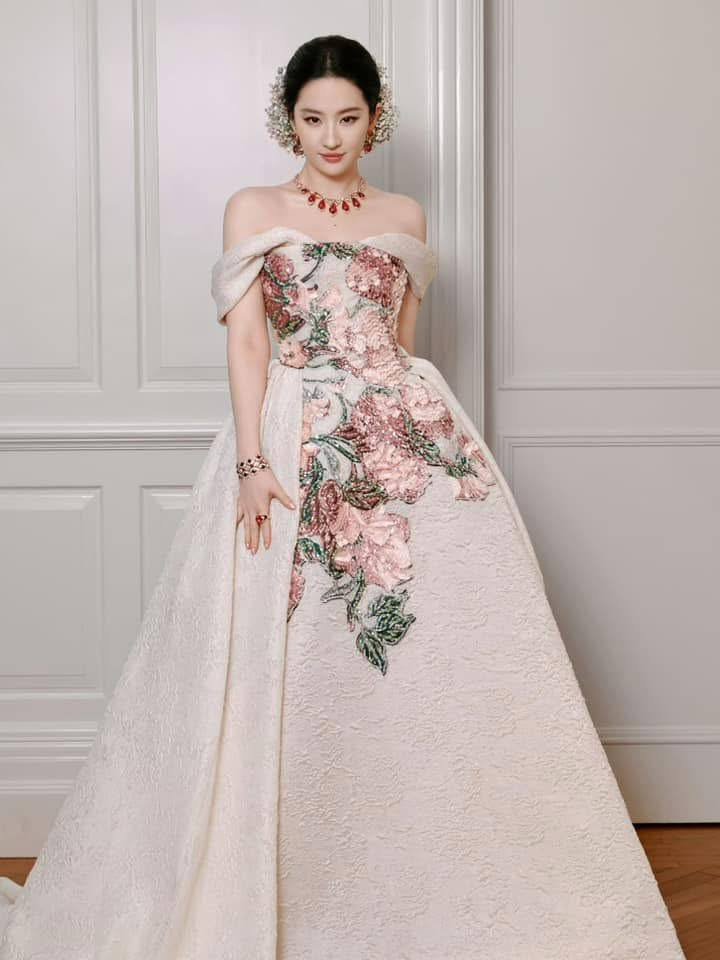 Clip năm 2009 đã dự báo trước về độ hot của Lưu Diệc Phi, mỹ nhân 22 tuổi vươn mình một bước thành "thần tiên tỷ tỷ"- Ảnh 8.