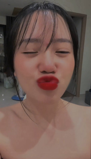 Bắt trend theo kiểu độc lạ, Mai Linh Zuto khiến anh em game thủ "đỏ mặt" với hành động này- Ảnh 3.