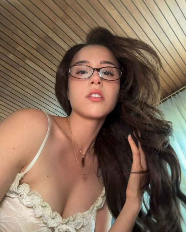 Chỉ để "chuộc" trang cá nhân cùng tên, nữ streamer gây sốc với số tiền bỏ ra, tiêu tốn hơn nửa tỷ- Ảnh 3.