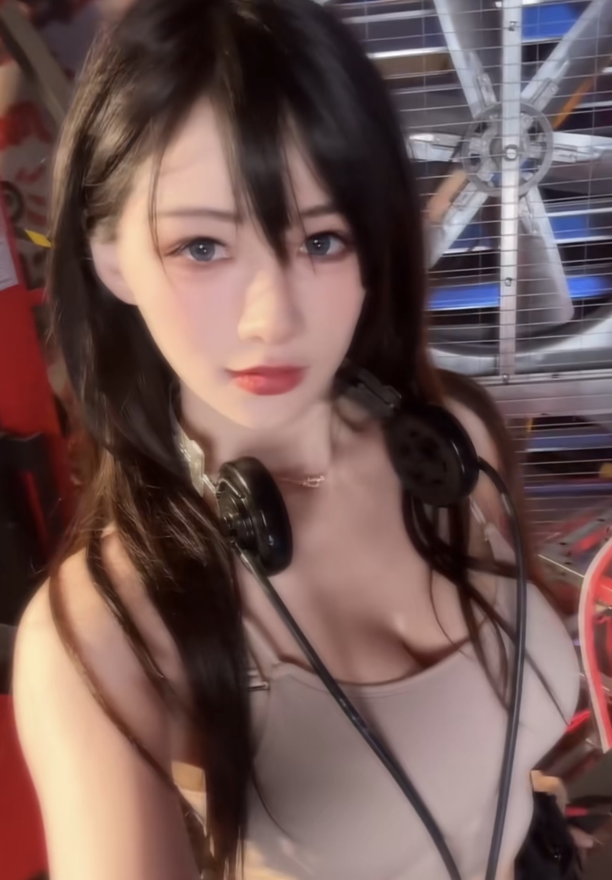 Nữ coser với màn xuất hiện chưa từng có trên sàn quyền anh, nhan sắc cực phẩm, lầy lội tấu hài- Ảnh 5.