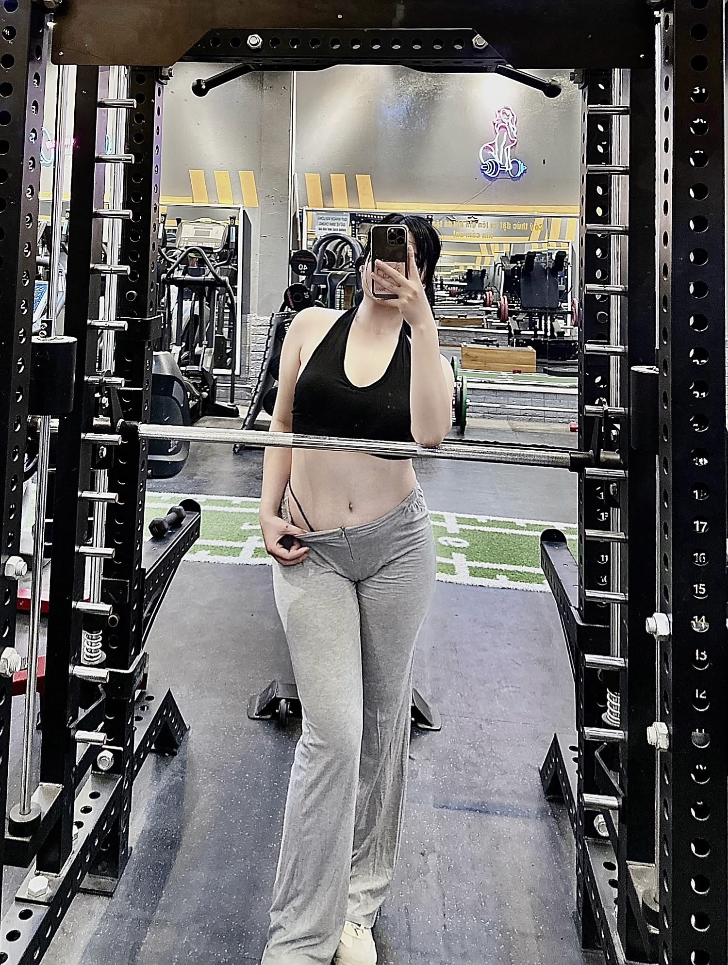 "Khám" trang cá nhân của cô gái thừa nhận đi gym chỉ để chụp ảnh, dân tình ngao ngán- Ảnh 3.