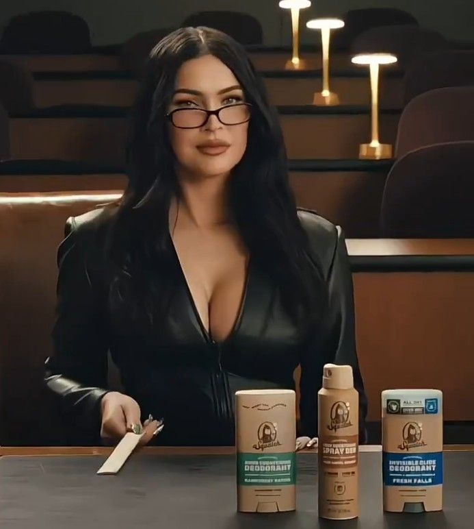 Xóa sạch quá khứ, Megan Fox chính thức trở lại với diện mạo "không thể nóng hơn": Thần thái đỉnh cao thế này ai bảo đã gần chạm ngưỡng 40?- Ảnh 1.