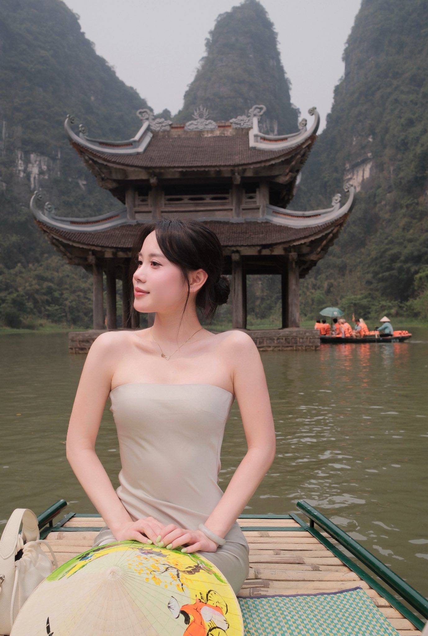 Mê mẩn với khung cảnh Tràng An non nước, qua bộ ảnh của hot girl xinh đẹp này- Ảnh 3.