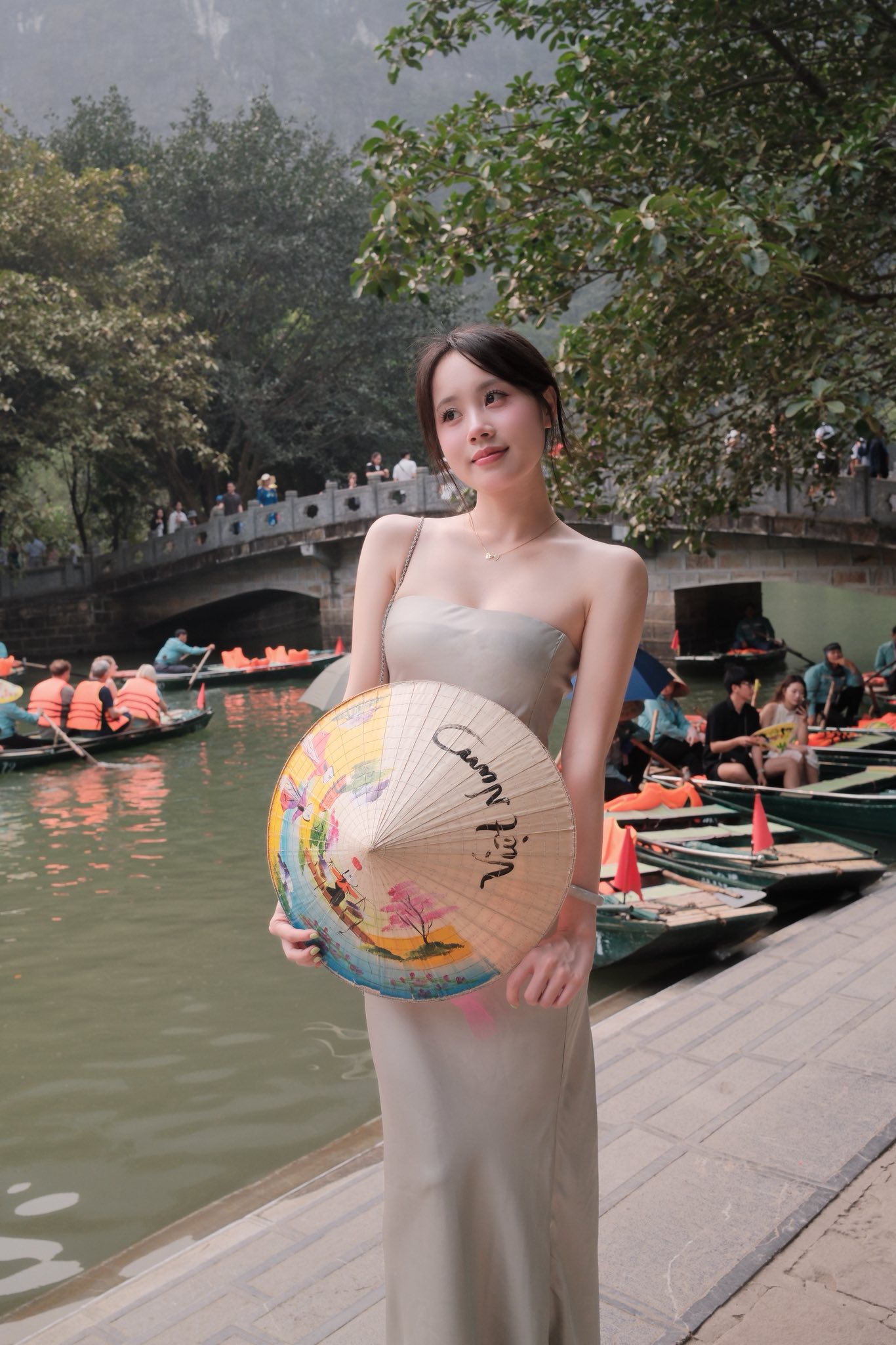 Mê mẩn với khung cảnh Tràng An non nước, qua bộ ảnh của hot girl xinh đẹp này- Ảnh 4.