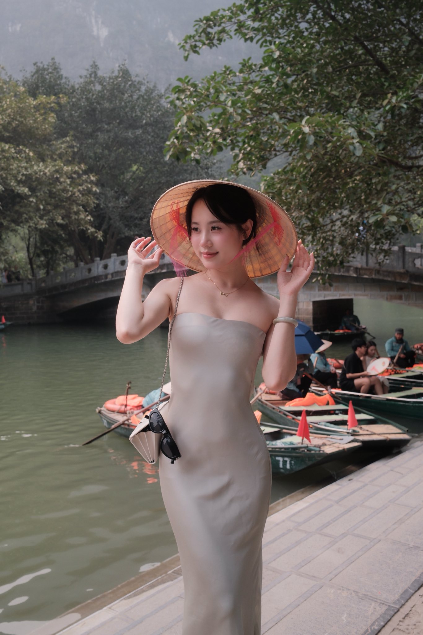 Mê mẩn với khung cảnh Tràng An non nước, qua bộ ảnh của hot girl xinh đẹp này- Ảnh 2.