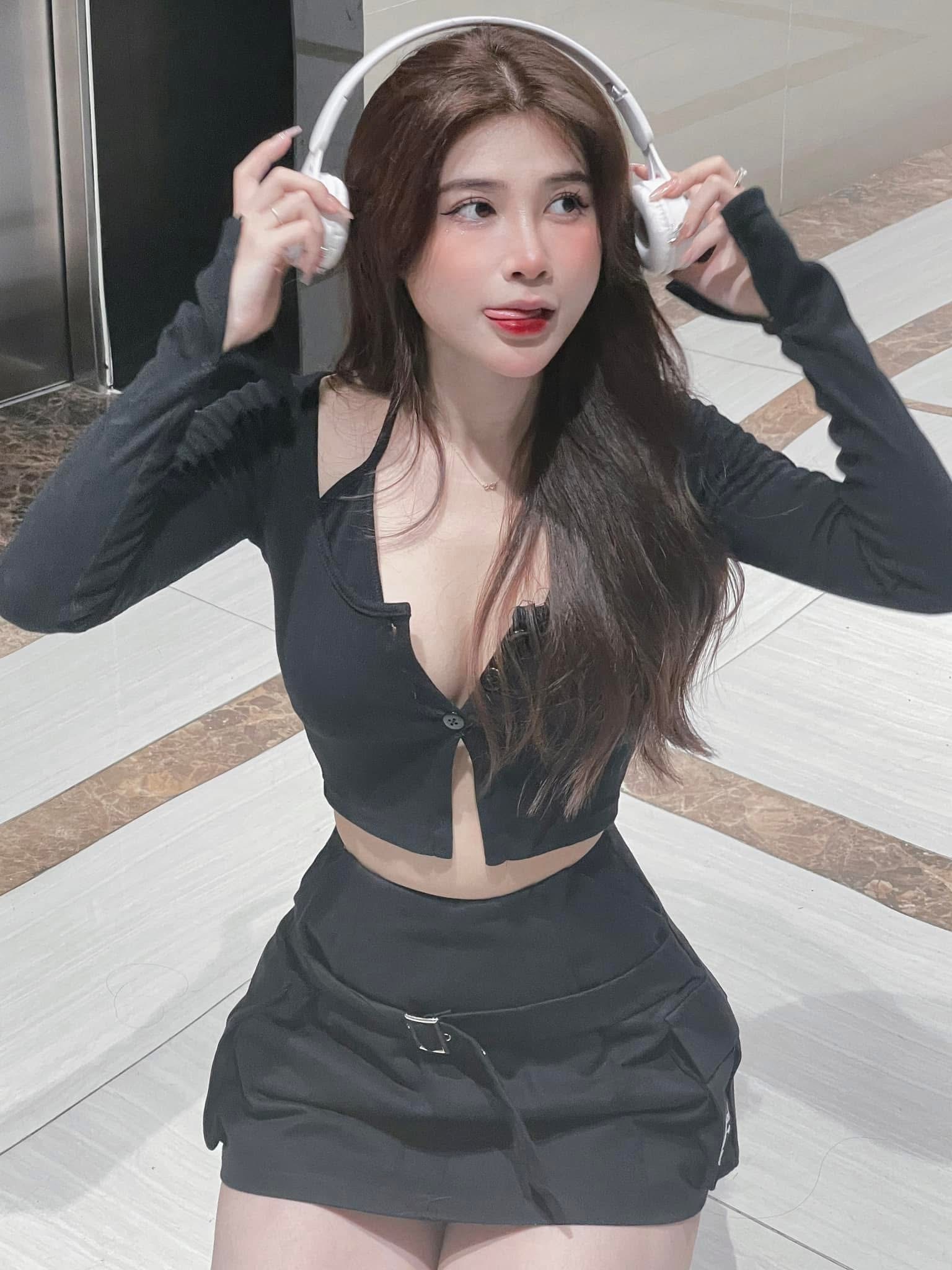 Cận cảnh pha nũng nịu "tan chảy" của bà chủ phòng gym xinh đẹp, bảo sao "Boy 1 champ" Hà Tiều Phu không cưng chiều hết mực!- Ảnh 1.