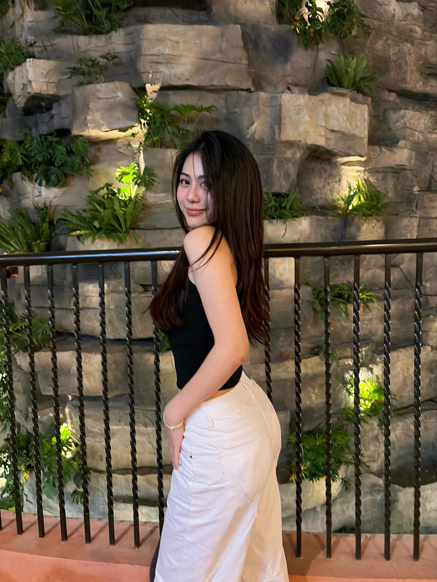 Lộ diện nhan sắc của cô gái cả mạng xã hội tìm kiếm- Ảnh 12.