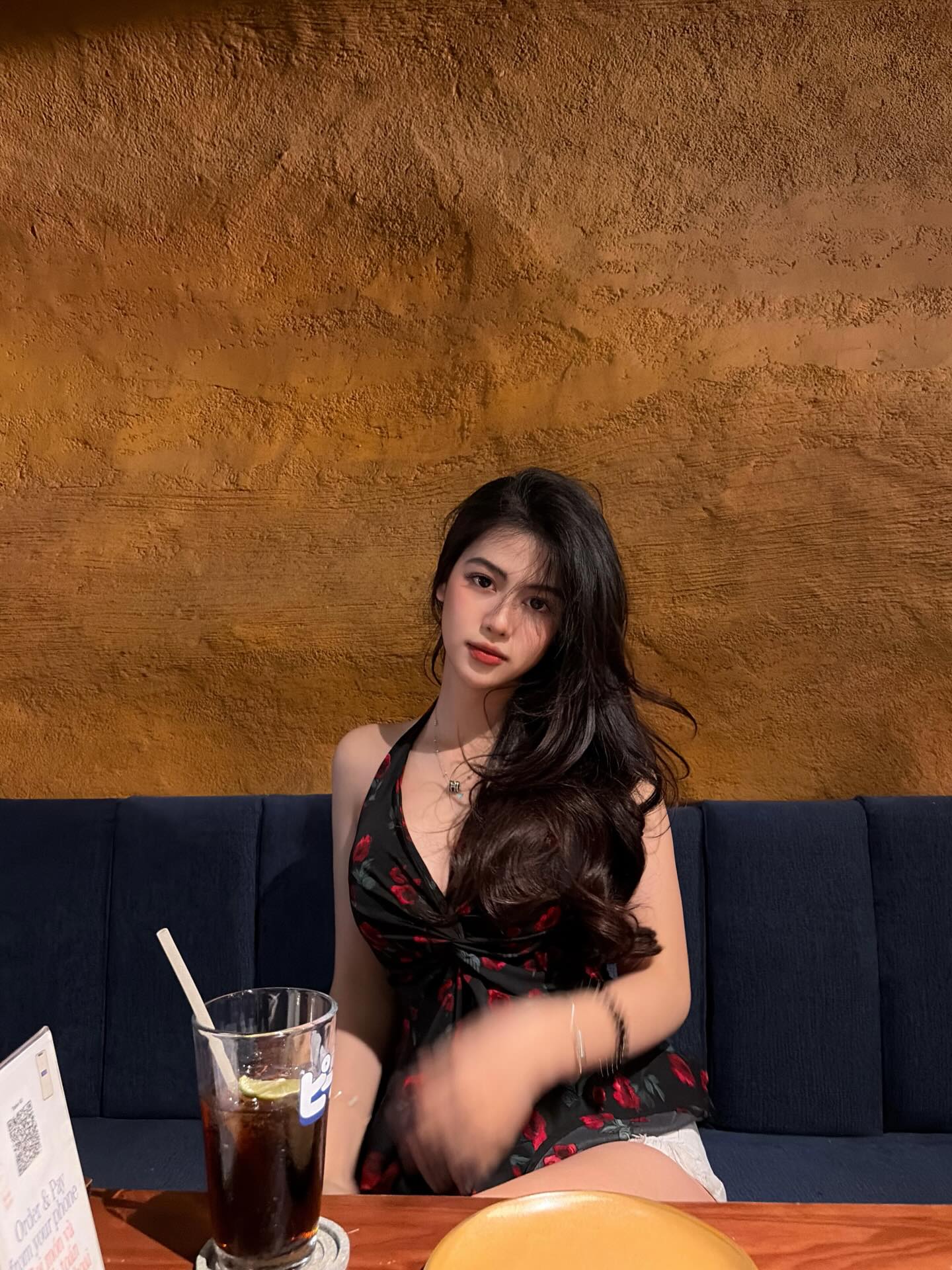 Lộ diện nhan sắc của cô gái cả mạng xã hội tìm kiếm- Ảnh 1.