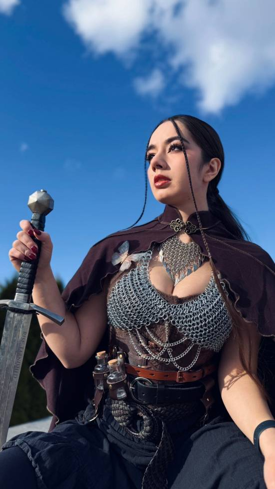 Cosplay game AAA mới ra mắt theo phong cách gợi cảm, nữ streamer nổi tiếng không ngờ, xem trang cá nhân càng thêm ấn tượng- Ảnh 6.