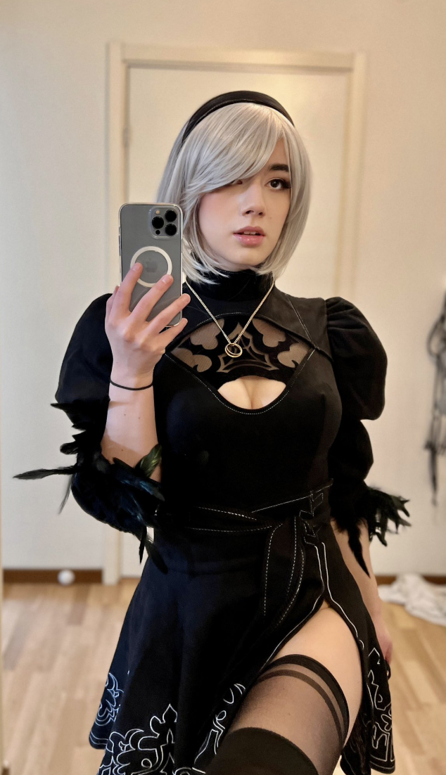 Cosplay game AAA mới ra mắt theo phong cách gợi cảm, nữ streamer nổi tiếng không ngờ, xem trang cá nhân càng thêm ấn tượng- Ảnh 9.