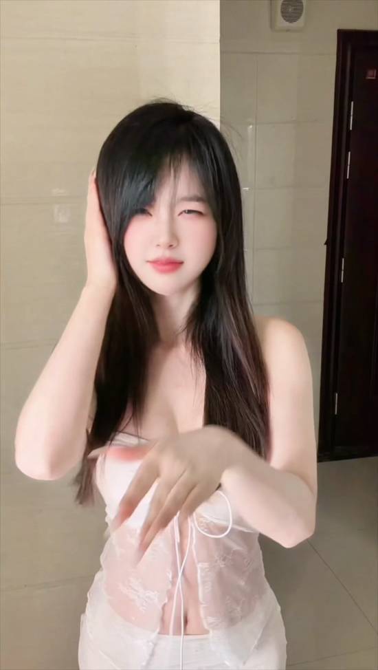 Ngẫu hứng trổ tài vũ đạo, nữ diễn viên xinh đẹp của Black Myth: Wukong khiến tất cả "đứng hình"- Ảnh 2.