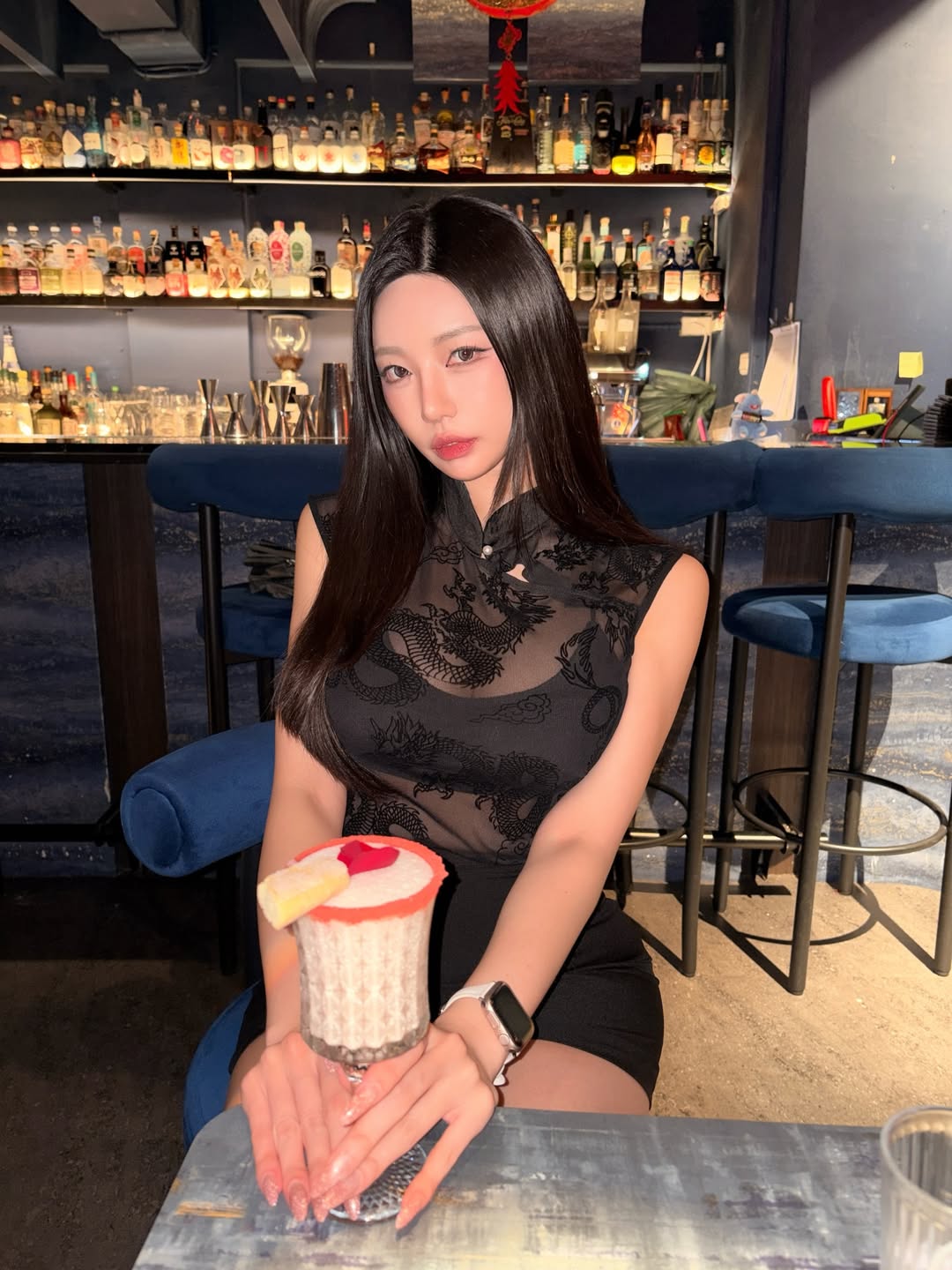 Không thể rời mắt khỏi nhan sắc "đời thực" của nữ chính trong game tình cảm bom tấn Five Hearts Under One Roof- Ảnh 6.