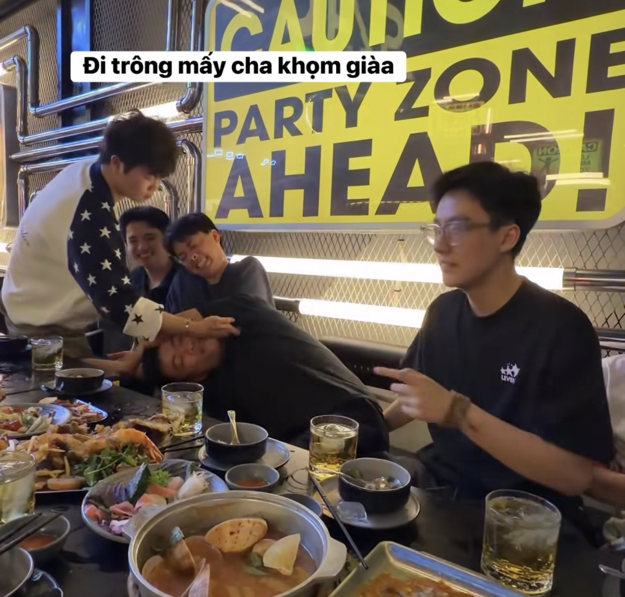 Cả bầu trời thanh xuân ùa về: Đội hình Team Flash huyền thoại bất ngờ hội tụ rôm rả- Ảnh 2.